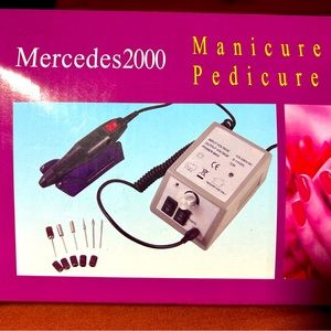 Mercedes 2000 Manicure and Pedicure set